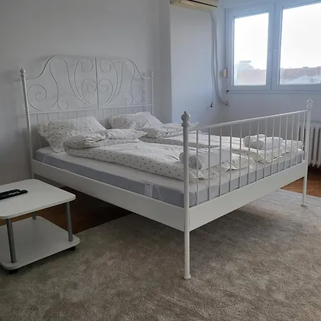 Admiral Gate Apartment *